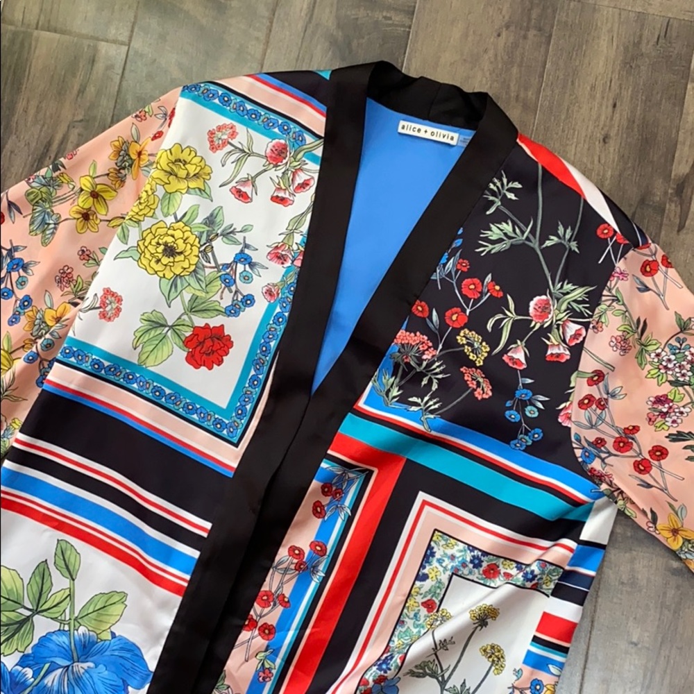 Alice and Olivia Kimono or Robe